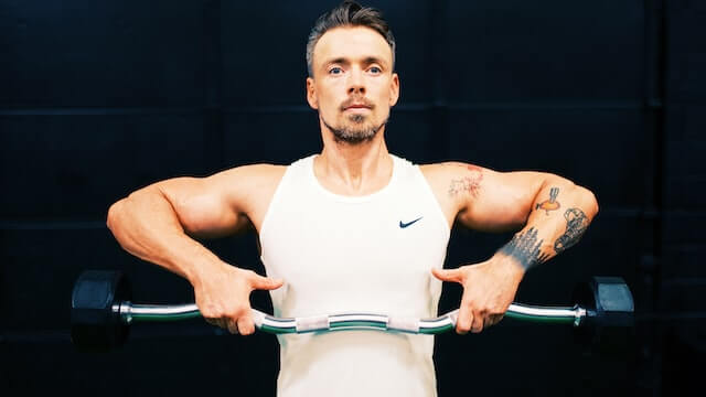 Lees meer over het artikel Upright row