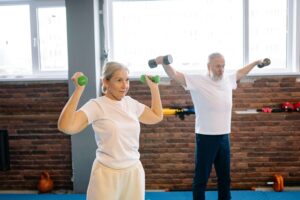 Krachttraining voor 50 plussers, ontdek waarom iedereen dit moet doen.